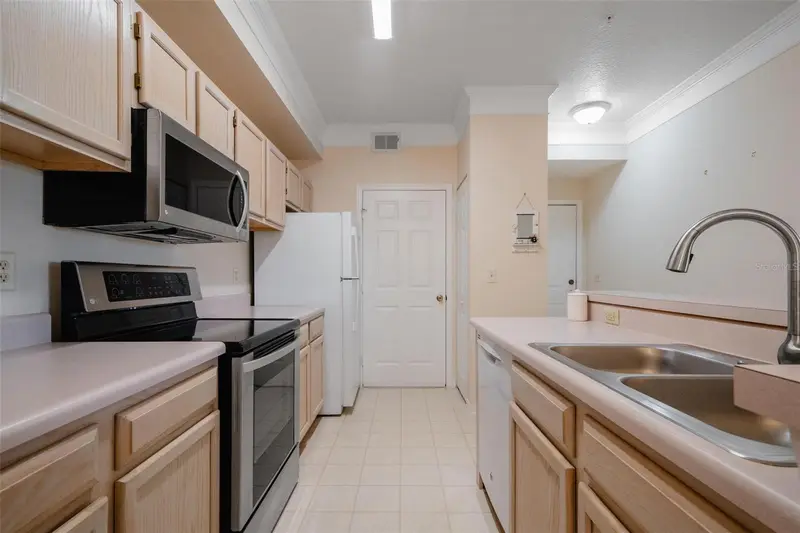 11490 Villa Grand #221, FL