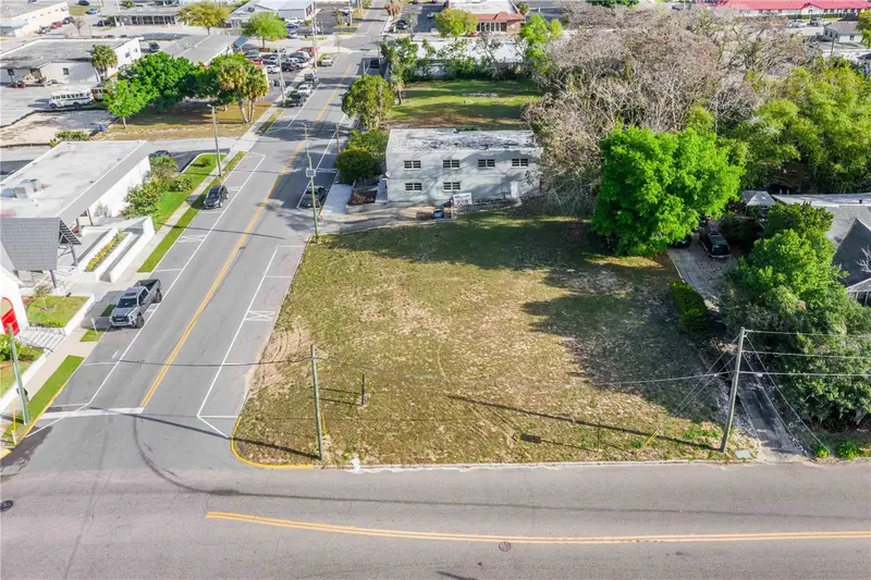 902 E Main St, FL