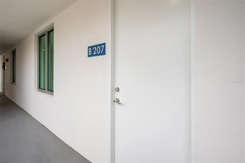 1703 N Tamiami Trl #207, FL