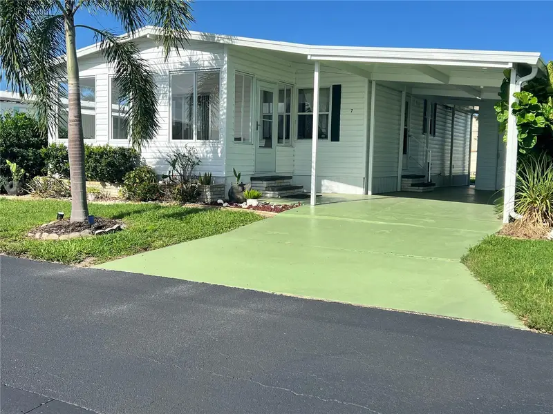 7 S Esplanade St, FL