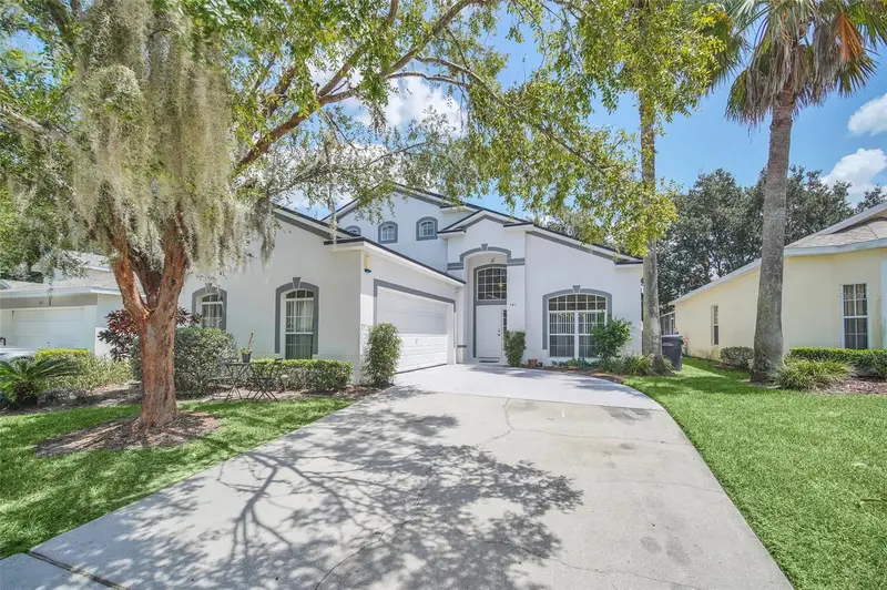 541 Castlemain Cir, FL