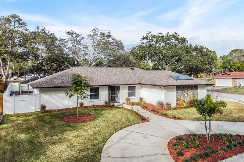1 Fernery Ln, FL