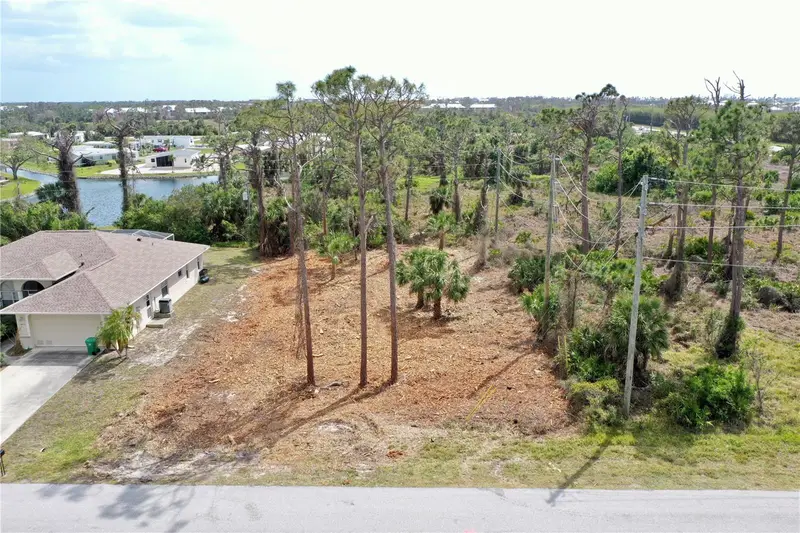 8905 Bantry Bay, FL
