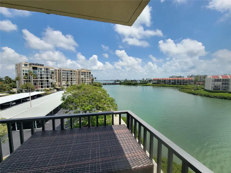 7600 Sun Island Dr S #408, FL