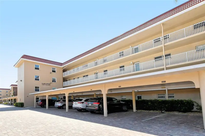 1300 N Portofino Dr #305, FL