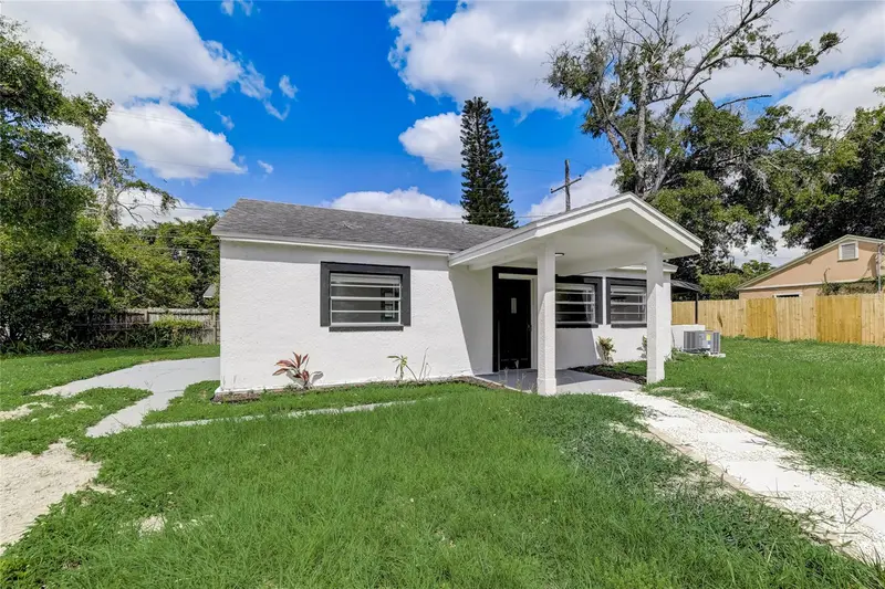 2600 S Crystal Lake Dr, FL