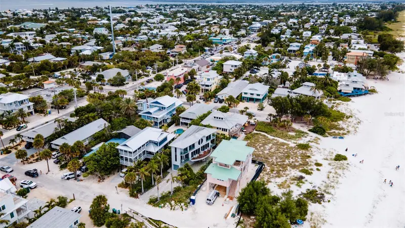 107 Elm Ave, FL