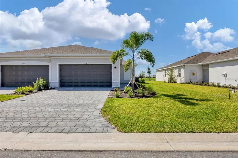 8757 Saint Kitts Cir, FL