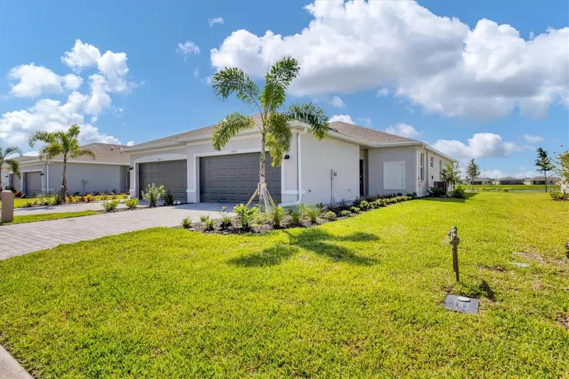 8757 Saint Kitts Cir, FL