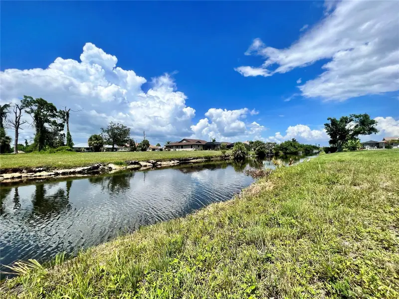 76 Mark Twain Ln, FL