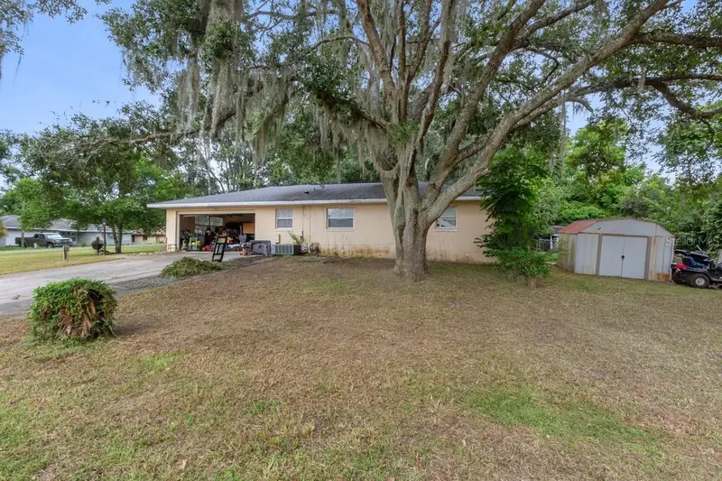 5836 W Pine Cir, FL