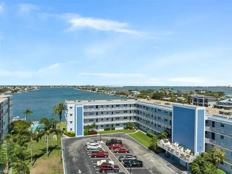 5555 Gulf Blvd #104, FL