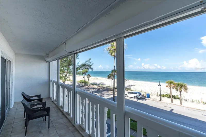 403 Gulf Way #302, FL