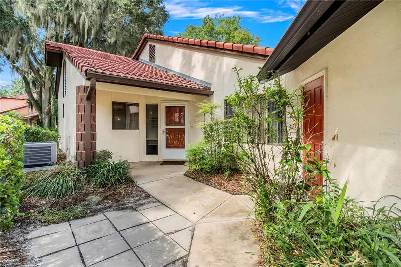 701 Clusterwood Dr, FL