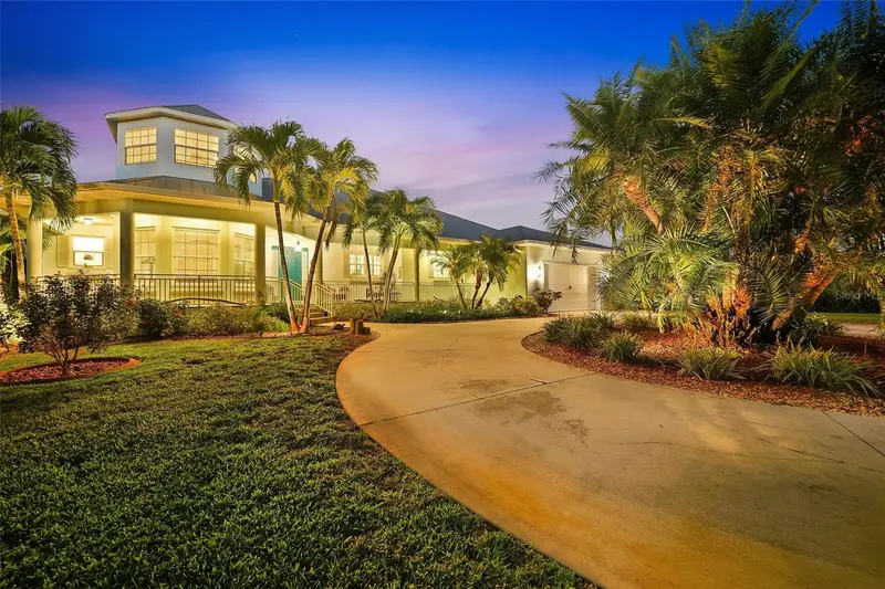 200 Capstan Dr, FL