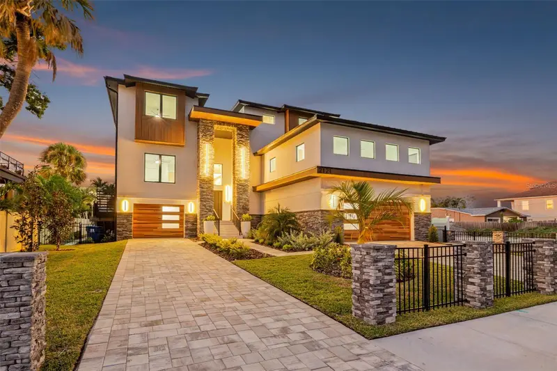 2121 Bayou Grande Blvd Ne, FL