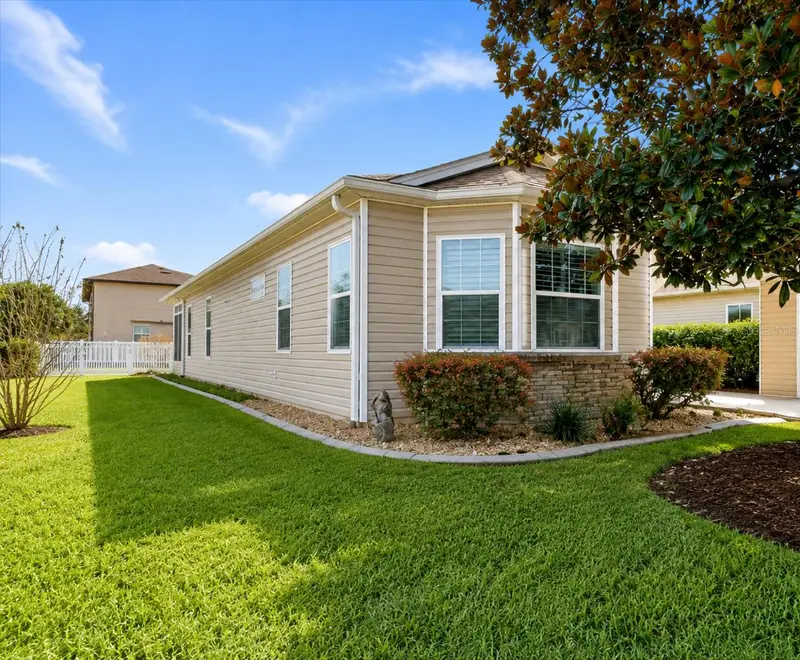 323 Travelers Dr, FL