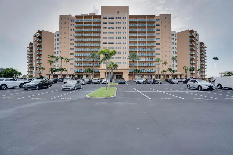 880 Mandalay Ave #C713, FL