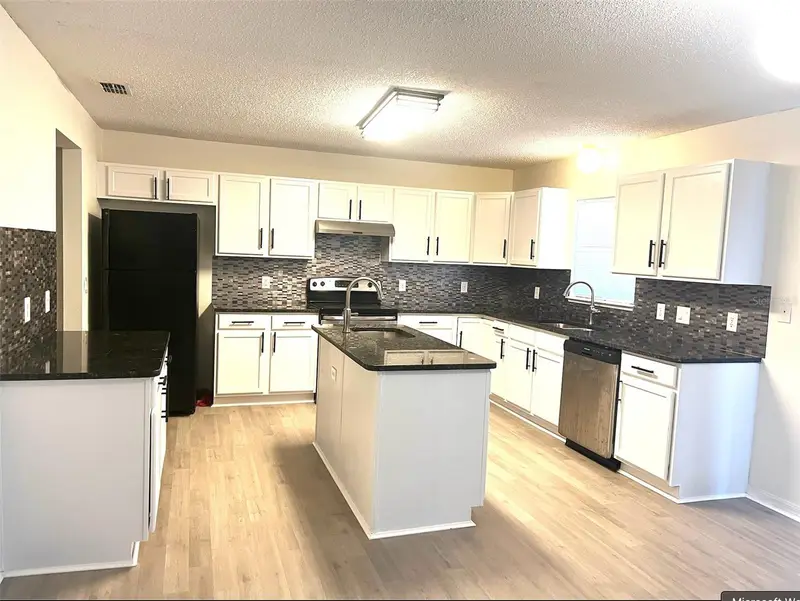 366 Fairfield Dr, FL