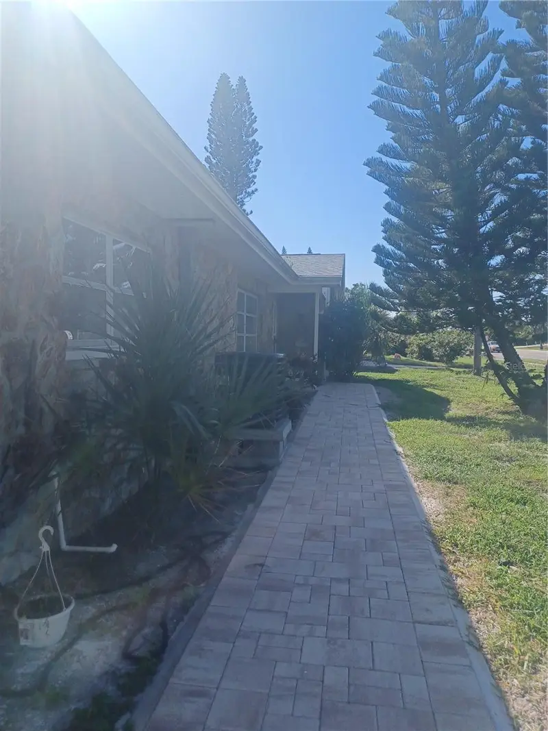 120 Causeway Blvd, FL