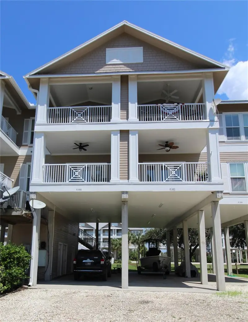 221 3rd Avenue, FL