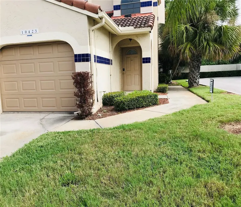 10425 La Mirage Ct #202, FL