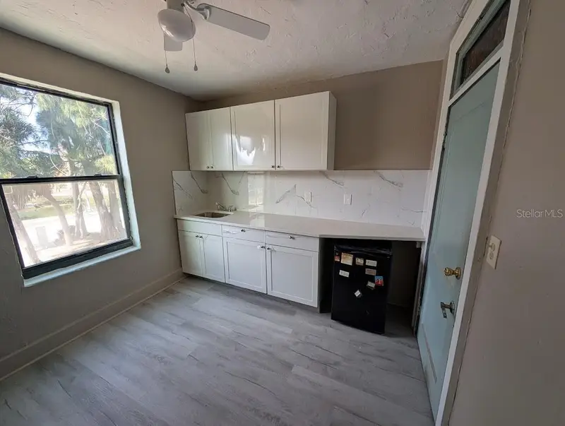 401 Colonia Ln E #8, FL
