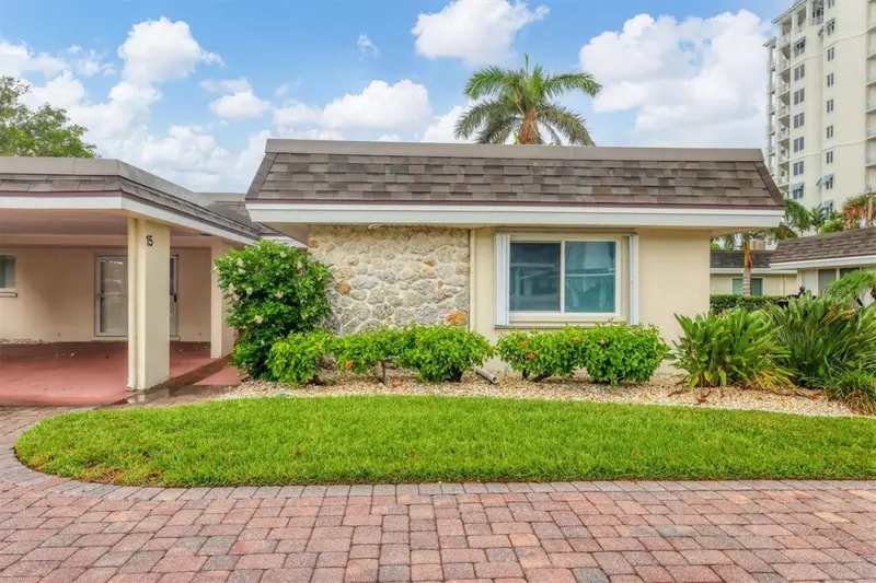 1900 Benjamin Franklin Dr #V-15, FL