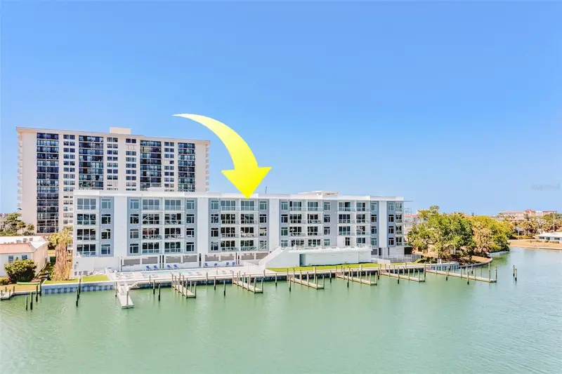 415 Island Way #505, FL