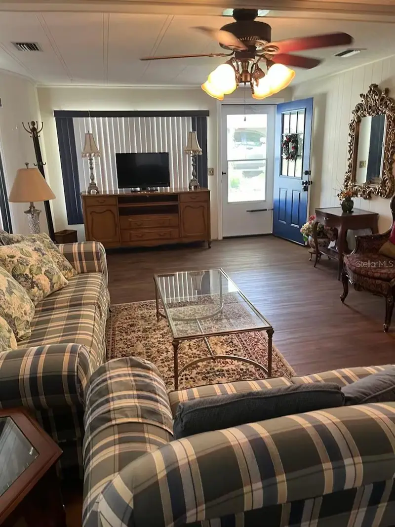 727 Forest Lake, FL