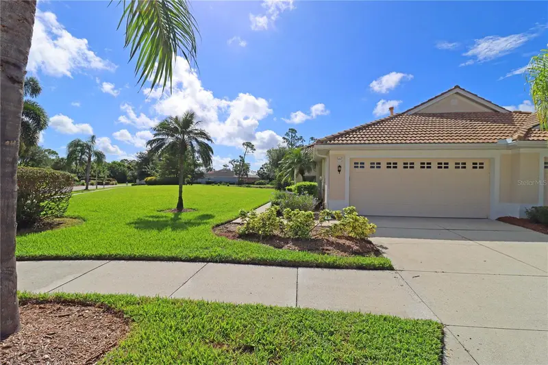 5107 Whispering Oaks Dr, FL