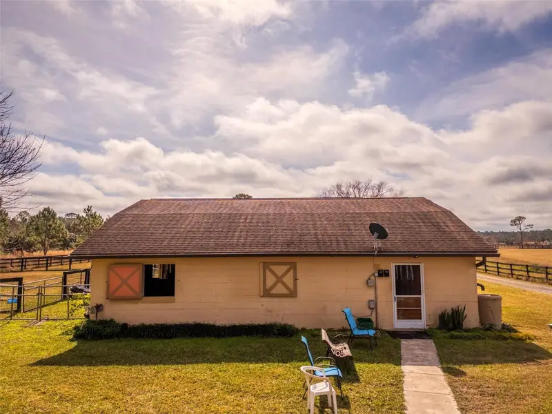 1327 W State Road 40, FL