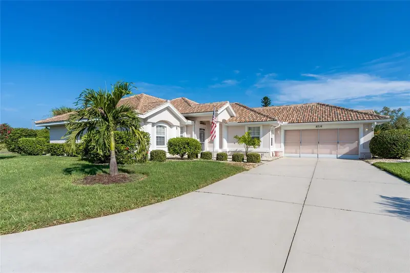8216 Parkside Dr, FL