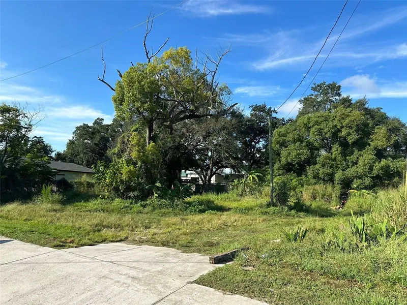 32 N Pine Hills Rd, FL
