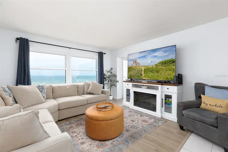 11000 Gulf Blvd #1002, FL