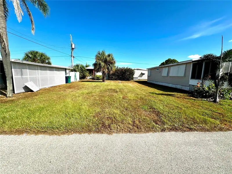 23 Flores Dr, FL