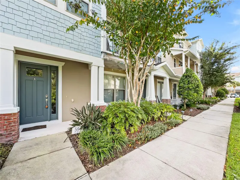 594 Piazza Pt, FL