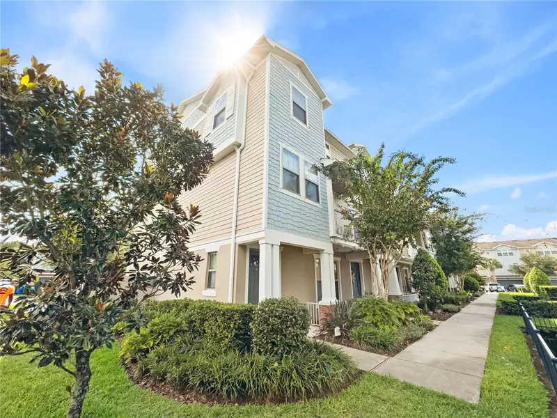 594 Piazza Pt, FL