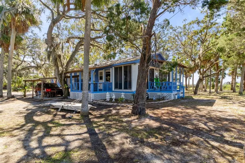 8812 Camp Ln, FL