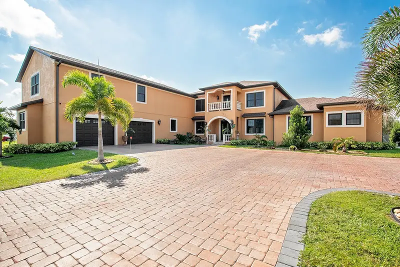 3211 Lakeshore Blvd, FL