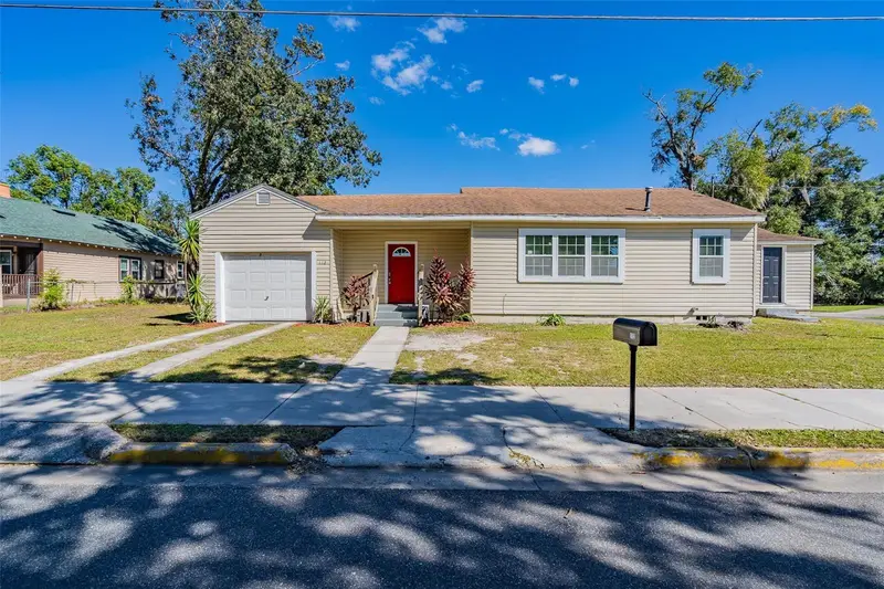 112 S Moss St, FL