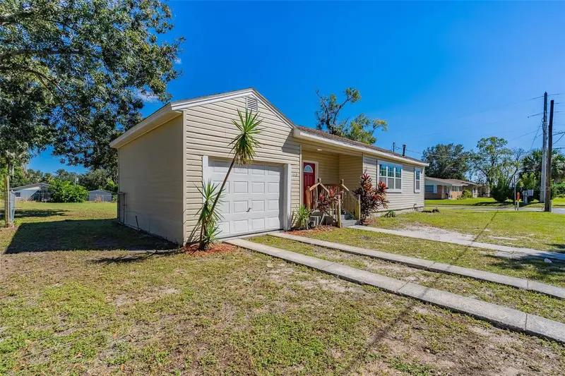 112 S Moss St, FL