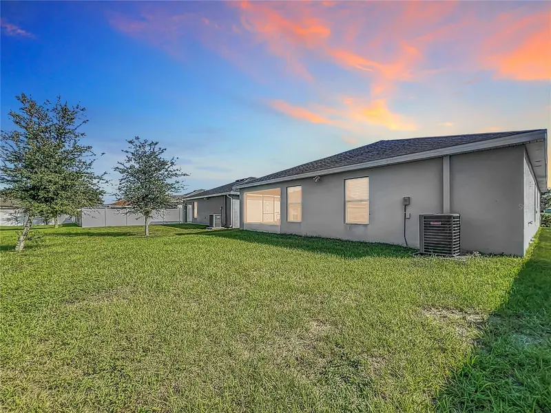653 Persian Dr, FL