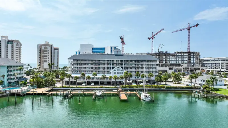 445 Hamden Dr #302, FL