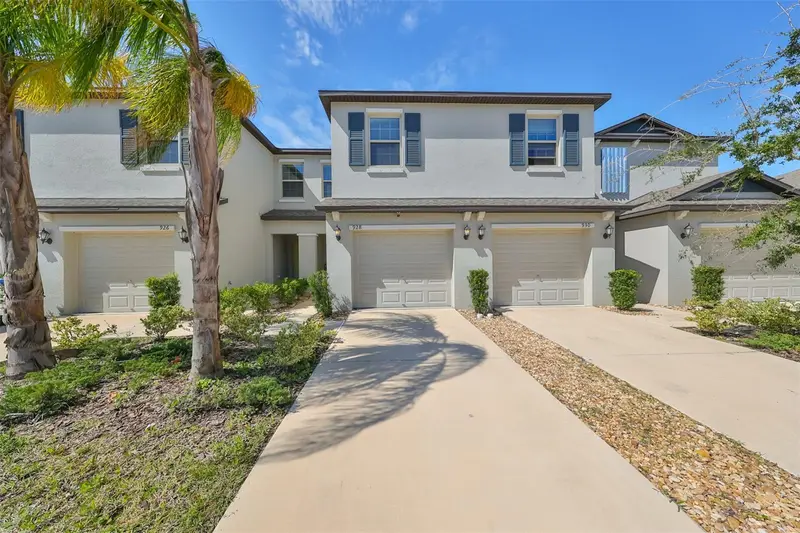 928 Royal Empress Dr, FL