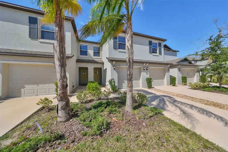 928 Royal Empress Dr, FL