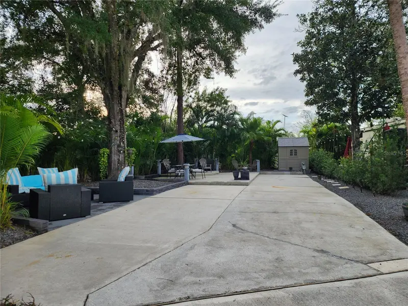 128 Stallion Ln, FL