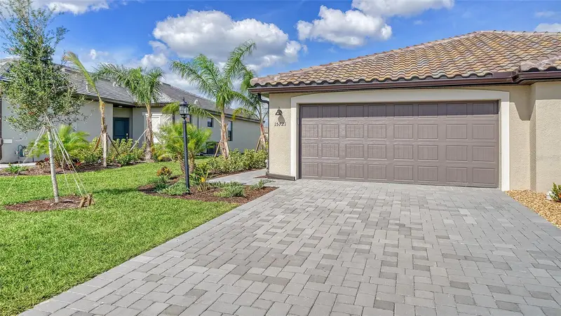 15721 Sunny Day Dr, FL