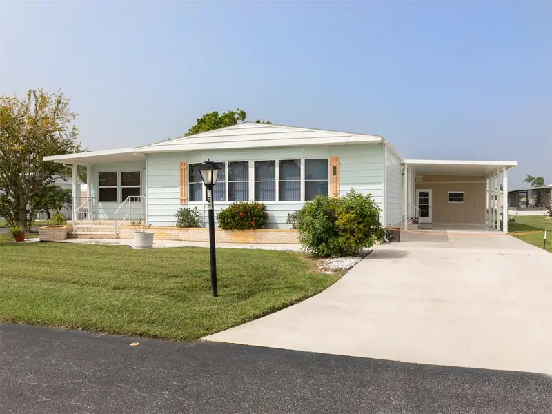 628 La Jolla Cir, FL
