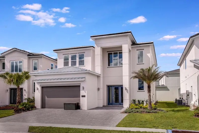 2133 Pine Oak Loop, FL
